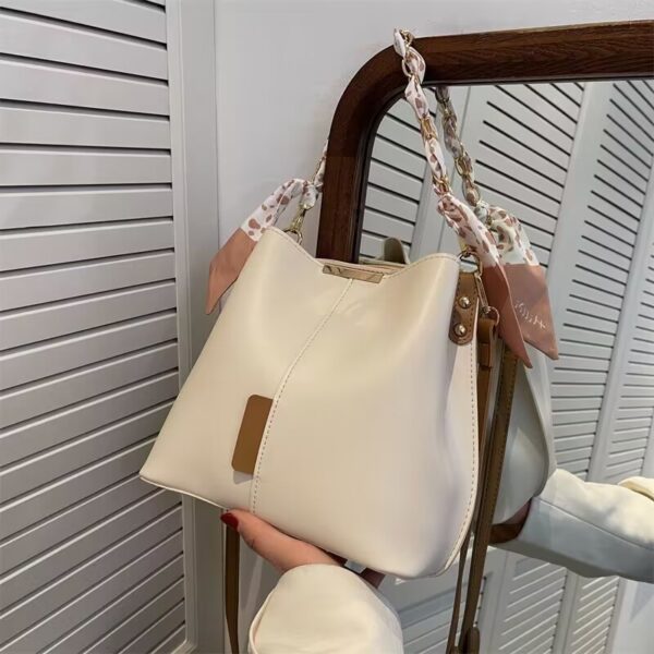 New Autumn And Winter Women's Crossbody Fashion Casual Underarm One Shoulder Versatile Bucket Bag - Image 5