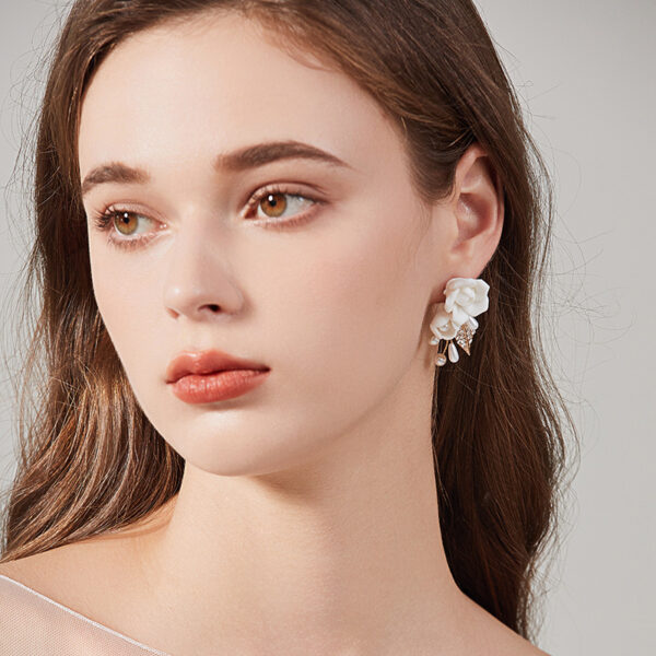 Ceramic Earrings With White Flowers - Image 2