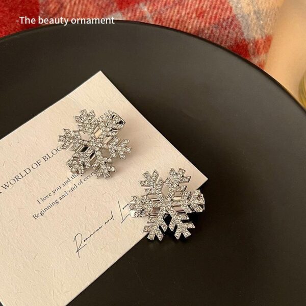 Cyrstal Snowflake Pearl Hair Clip Winter Girls Small Sweet Bobby Pins Women Fashion Retro Flower Hairside Headwear Accessories Hair Jewelry - Image 4