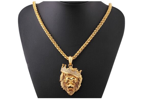 Europe and the United States selling diamond crown lion hip-hop luminous necklaces men Unisex gold-plated hiphop luminous Pendant - Image 2