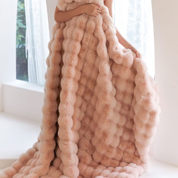 Polyester Carpet Rabbit Bubble Velvet Thickened Nap Blanket Quilt - Image 4