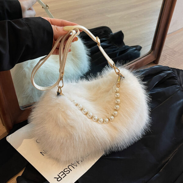 Autumn And Winter Fashion Shoulder Bags Pearl Chain Crossbody Bag Versatile Commuting Armpit Plush Female Bag - Image 4