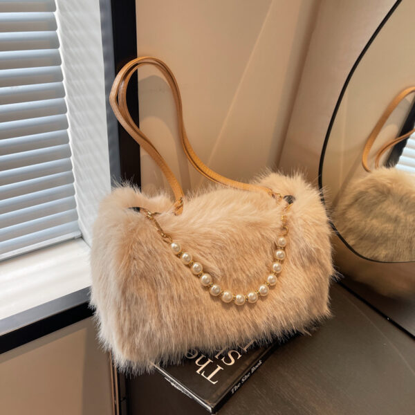 Autumn And Winter Fashion Shoulder Bags Pearl Chain Crossbody Bag Versatile Commuting Armpit Plush Female Bag - Image 7