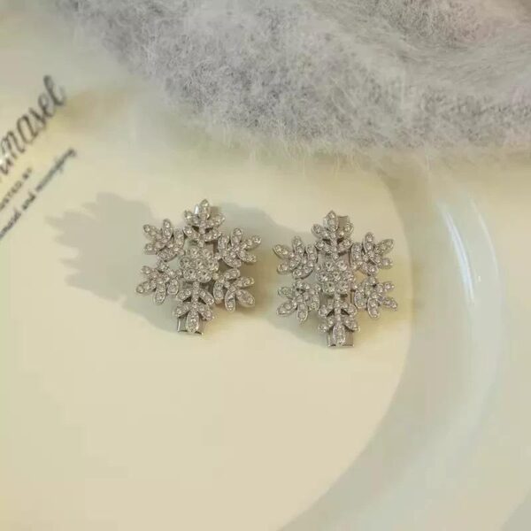 Cyrstal Snowflake Pearl Hair Clip Winter Girls Small Sweet Bobby Pins Women Fashion Retro Flower Hairside Headwear Accessories Hair Jewelry - Image 2