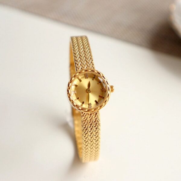 Simple Retro Special Interest Light Luxury Small Gold Women's Watch - Image 5