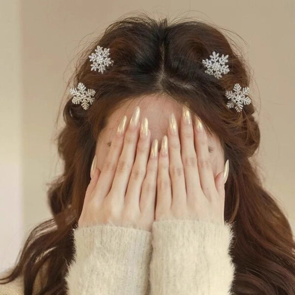 Cyrstal Snowflake Pearl Hair Clip Winter Girls Small Sweet Bobby Pins Women Fashion Retro Flower Hairside Headwear Accessories Hair Jewelry - Image 8