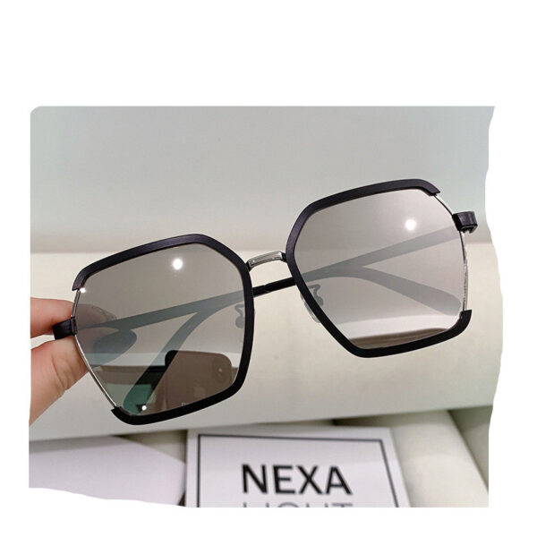 Ins Vintage Half-Frame Sunglasses Summer Oversize Metal Square Eyewear Uv400 Outdoor Sunscreen Women UV Protection Sunglasses - Image 2