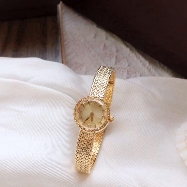 Simple Retro Special Interest Light Luxury Small Gold Women's Watch - Image 7