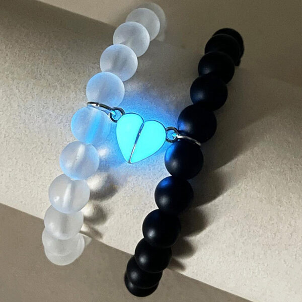 Fashion Jewelry 2pcs Handmade Crown Beaded Charms Bracelet Luminou Heart Glow In The Dark Couple Bracelet For Lover Men Women Fluorescent Gift - Image 4