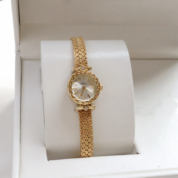 Simple Retro Special Interest Light Luxury Small Gold Women's Watch - Image 9