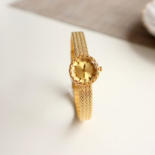 Simple Retro Special Interest Light Luxury Small Gold Women's Watch - Image 4