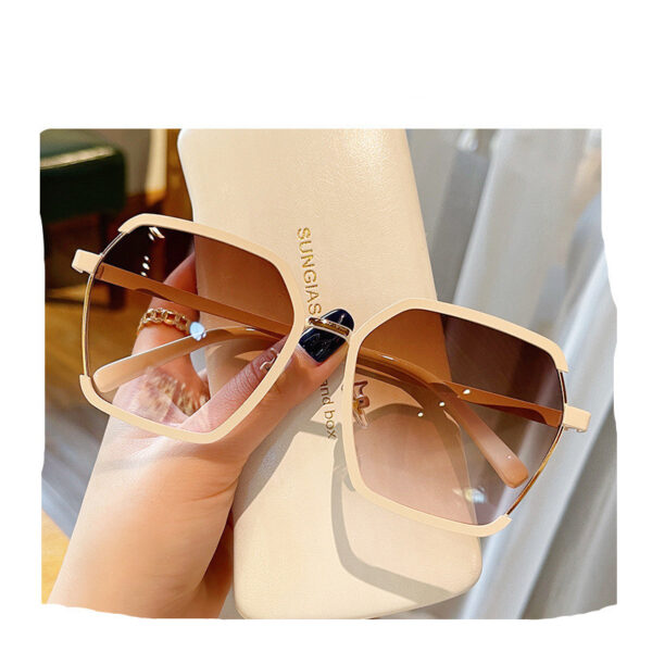 Ins Vintage Half-Frame Sunglasses Summer Oversize Metal Square Eyewear Uv400 Outdoor Sunscreen Women UV Protection Sunglasses - Image 5