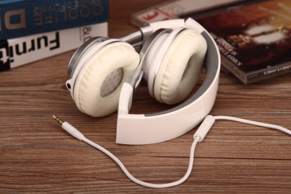 Head-mounted Computer Headset With Wire Control Mobile Phone Universal Heavy Bass Game Headset - Image 5