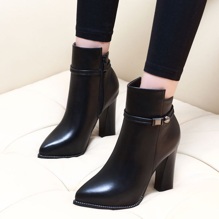 Sexy pointed Martin boots with plush