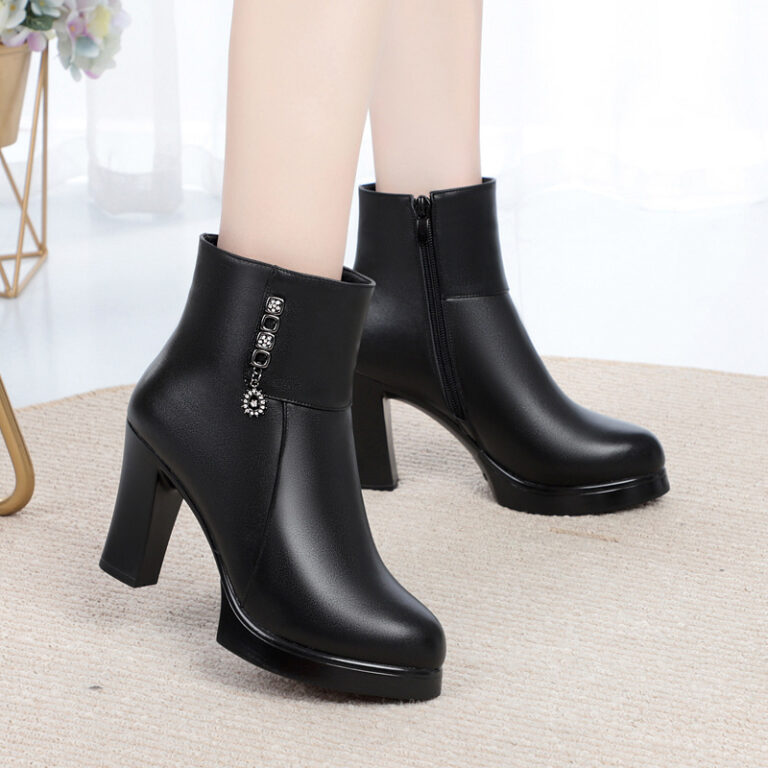 Plush leather high heel boots - Image 3