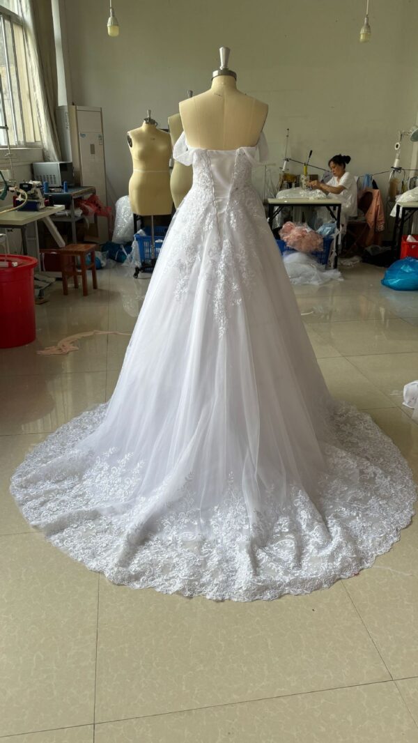 Off-shoulder Bridal Main Wedding Dress Elegant Court Style High-grade Luxury French Light Door Yarn - Image 4