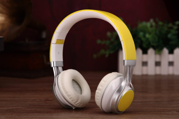 Head-mounted Computer Headset With Wire Control Mobile Phone Universal Heavy Bass Game Headset - Image 7