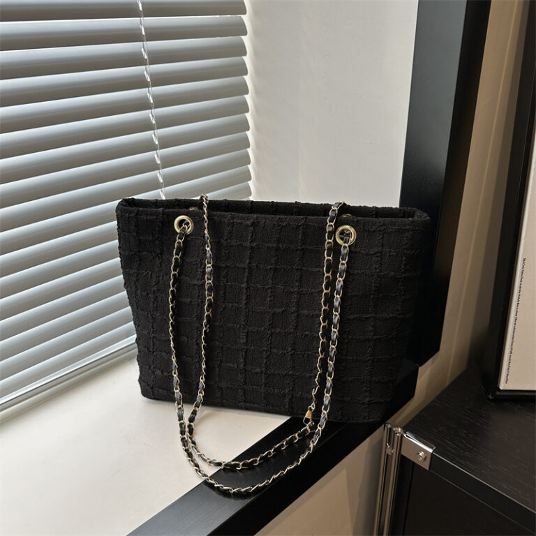 New Versatile Large Capacity Women's Chain Shoulder Bag - Image 8