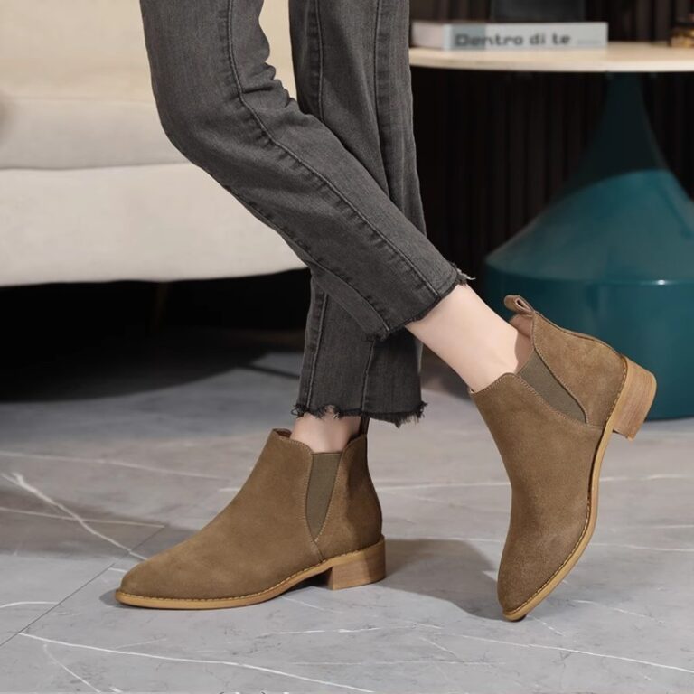 Plus Size Pointed Toe Chunky Heel Side Zip Martin Boots - Image 3